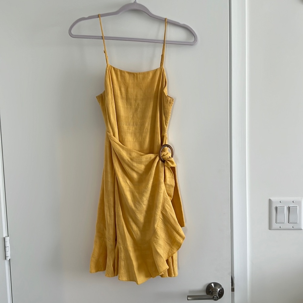 Yellow American eagle dress. Perfect for summer! Light use